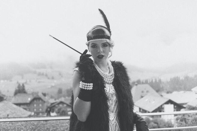What to Wear to a 1920s Themed Murder Mystery Party